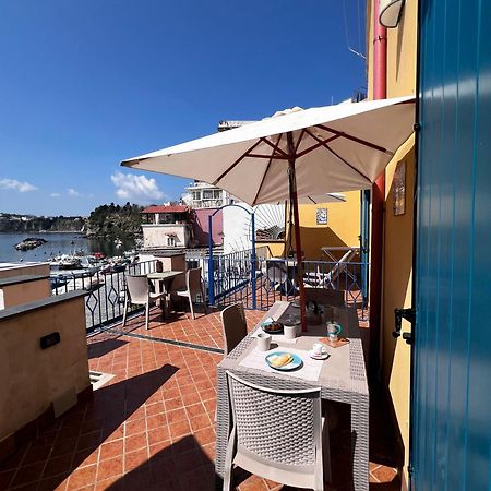 De Lamartine A Marina Di Corricella Procida Exteriör bild