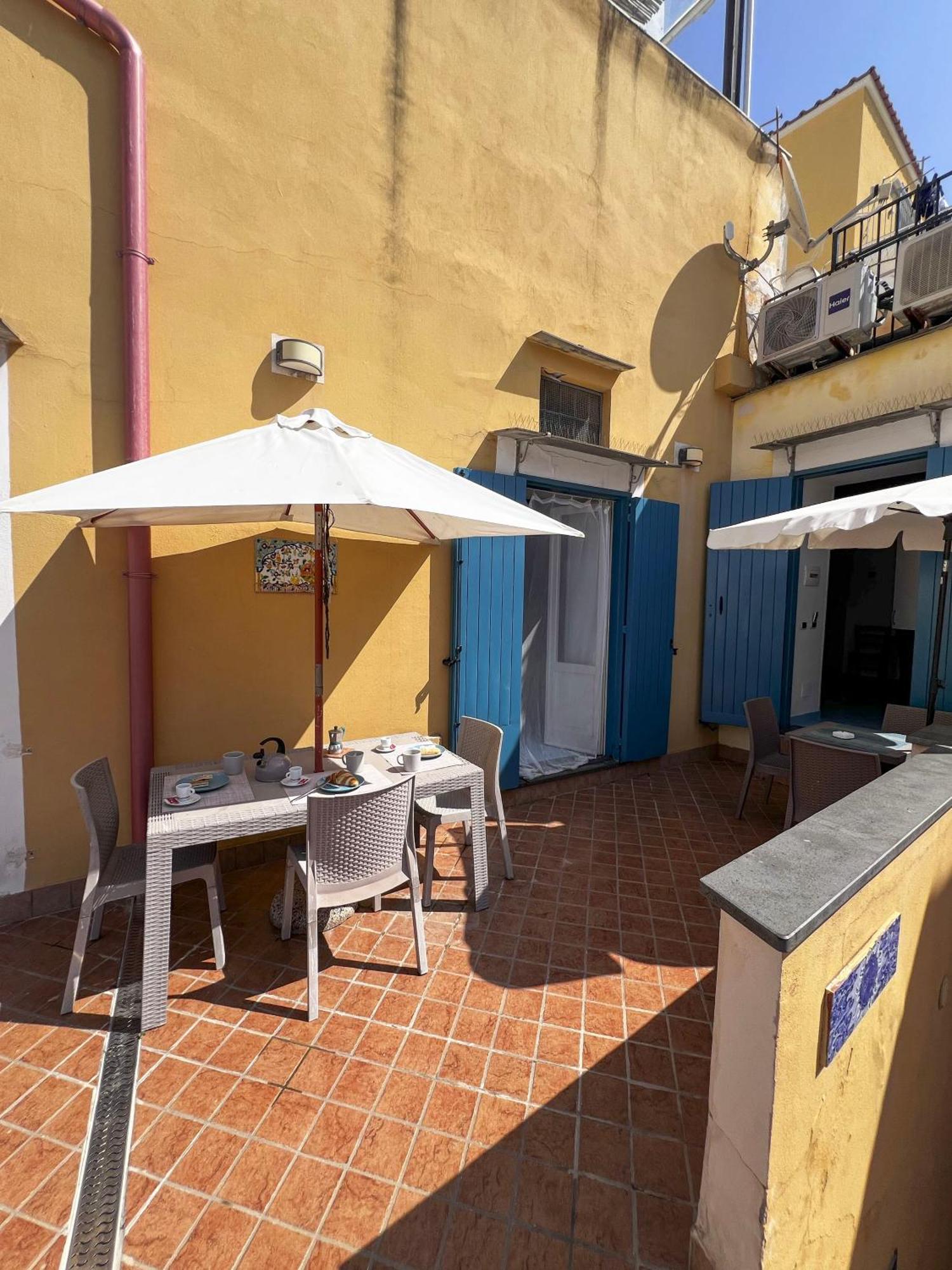 De Lamartine A Marina Di Corricella Procida Exteriör bild